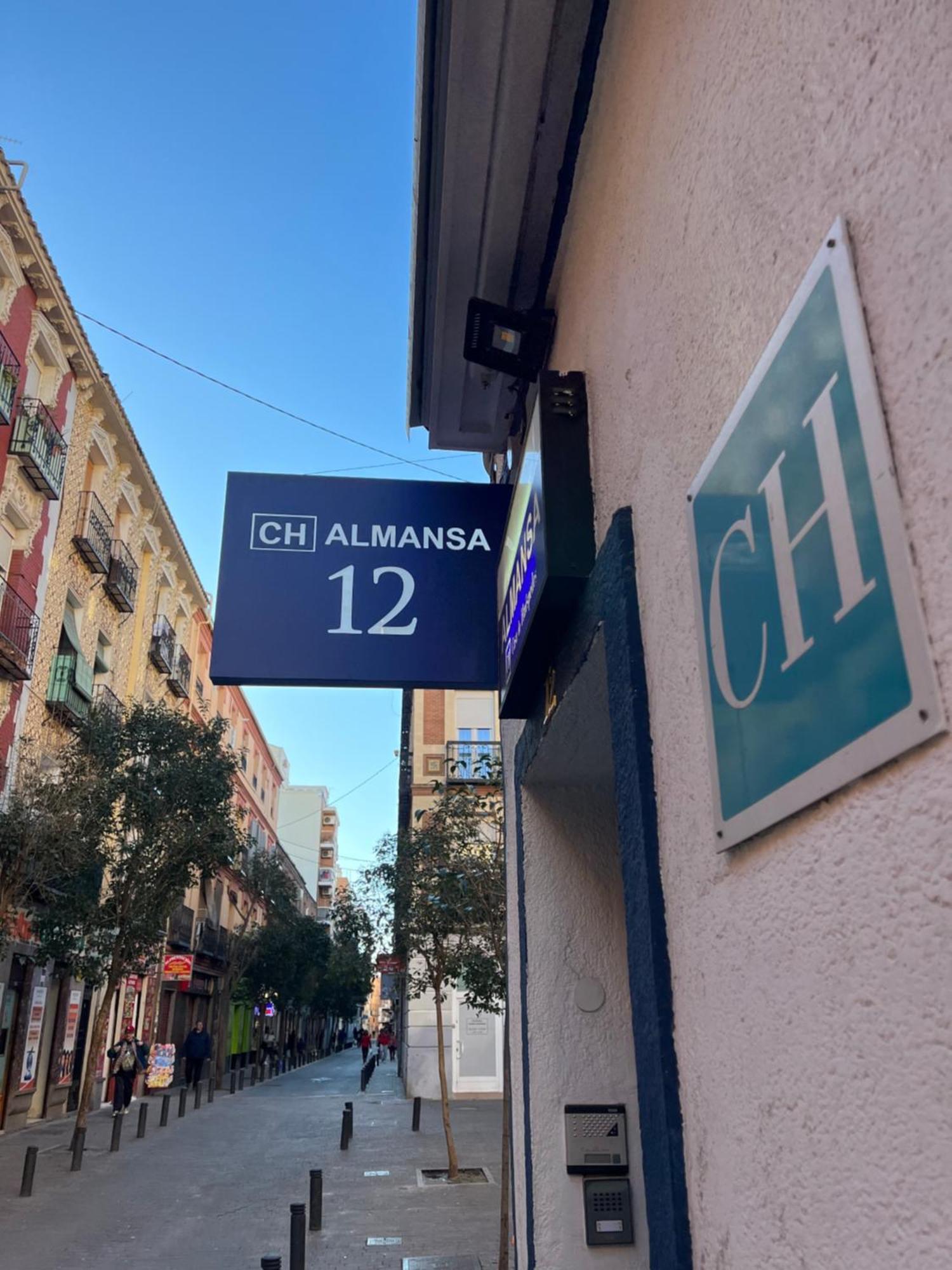 Casa De Huespedes Almansa Hotel Madrid Exterior photo