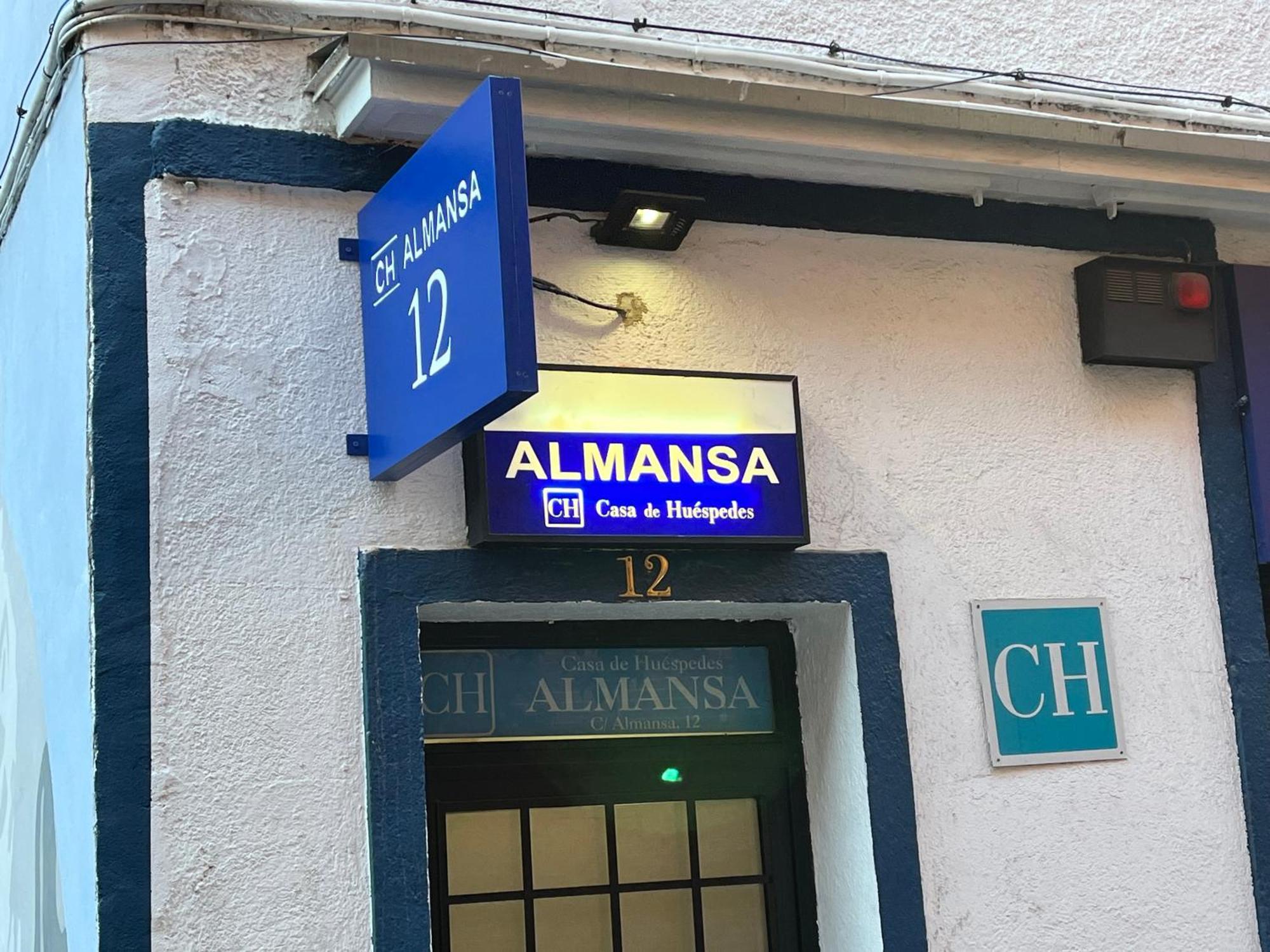 Casa De Huespedes Almansa Hotel Madrid Exterior photo