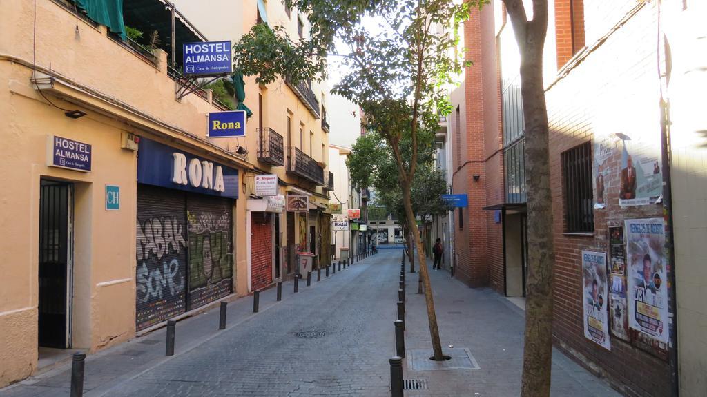 Casa De Huespedes Almansa Hotel Madrid Exterior photo
