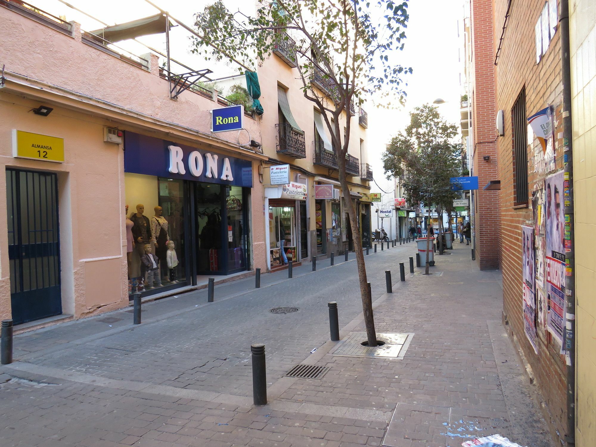 Casa De Huespedes Almansa Hotel Madrid Exterior photo